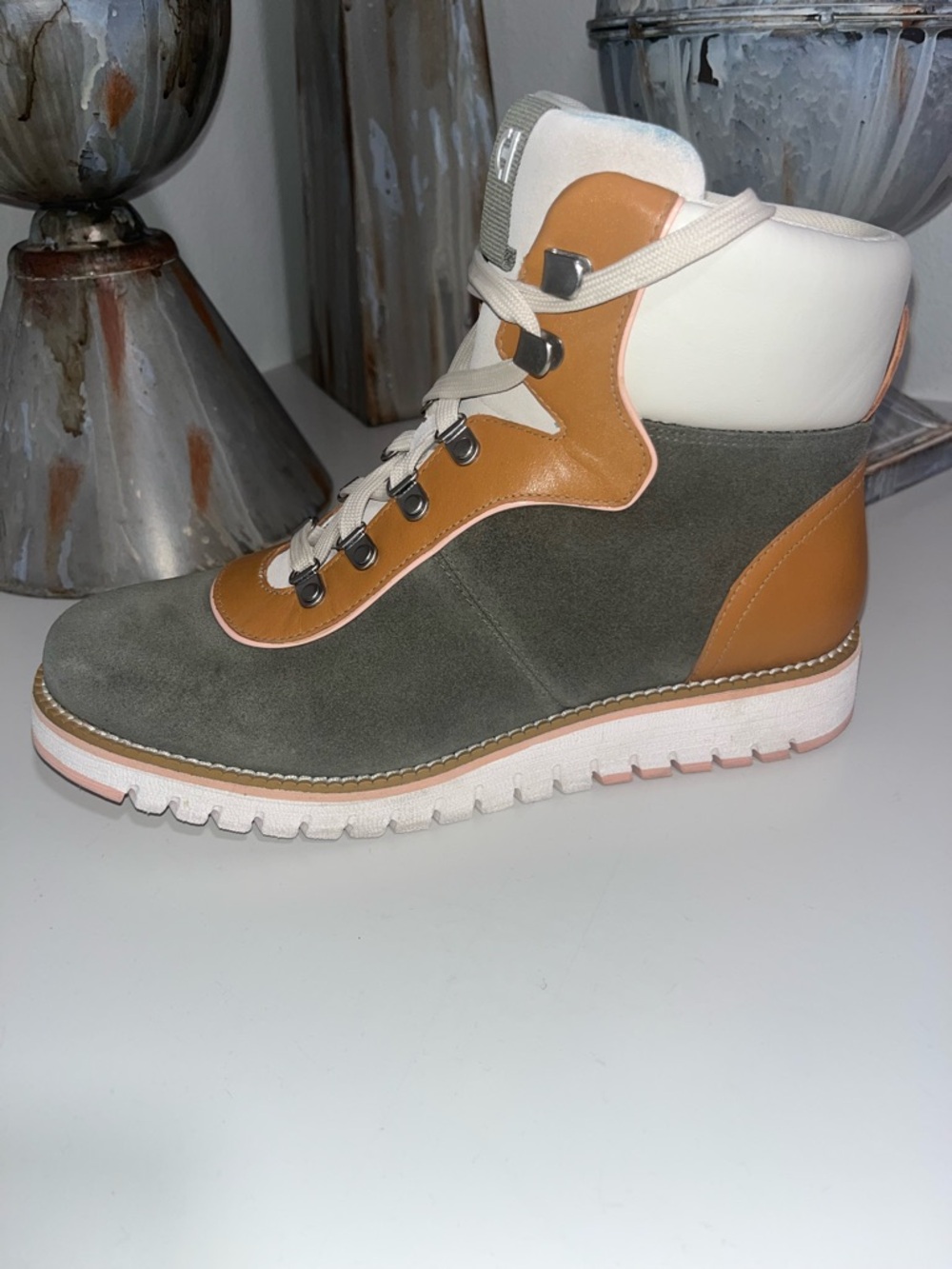 Cole Haan zerogrand size 8B women’s olive green and tan lace up boot amputee